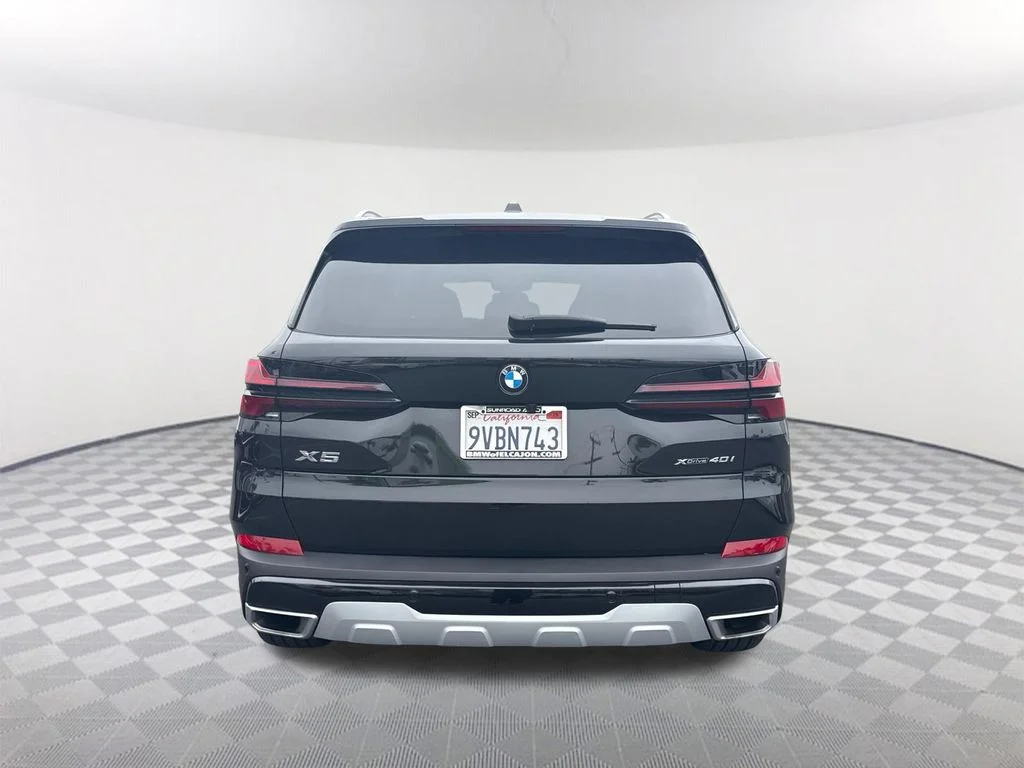 Used 2026 Black BMW xDrive40i image 5