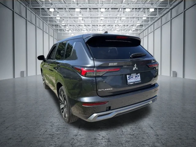 Used 2025  Mitsubishi SE image 5