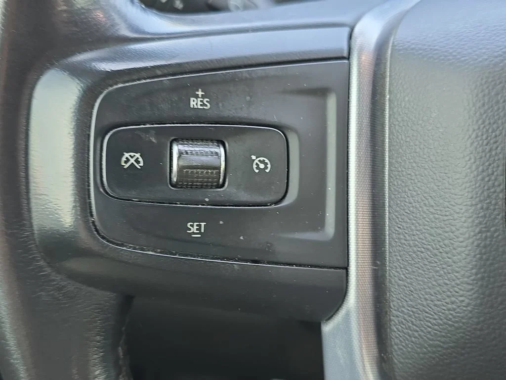 Used 2023 SUMMIT WHITE GMC SLE image 19