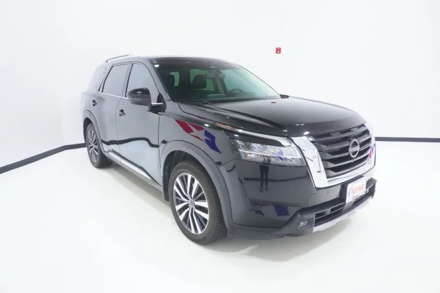 Used 2022 BLACK Nissan Platinum image 3