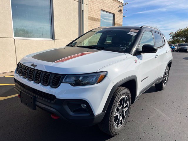 Certified Used 2025 White Jeep Trailhawk image 4