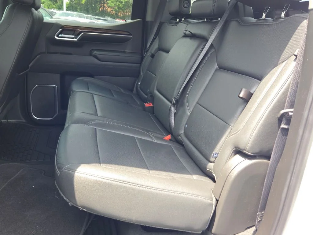 Used 2022 White GMC SLT image 22