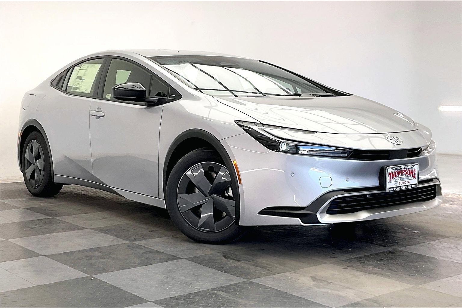 2026 Toyota Prius SE's photo