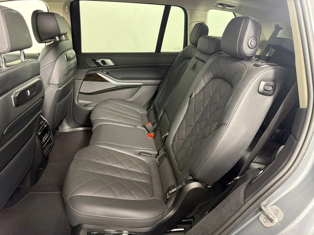 Used 2025 Gray BMW xDrive40i image 18