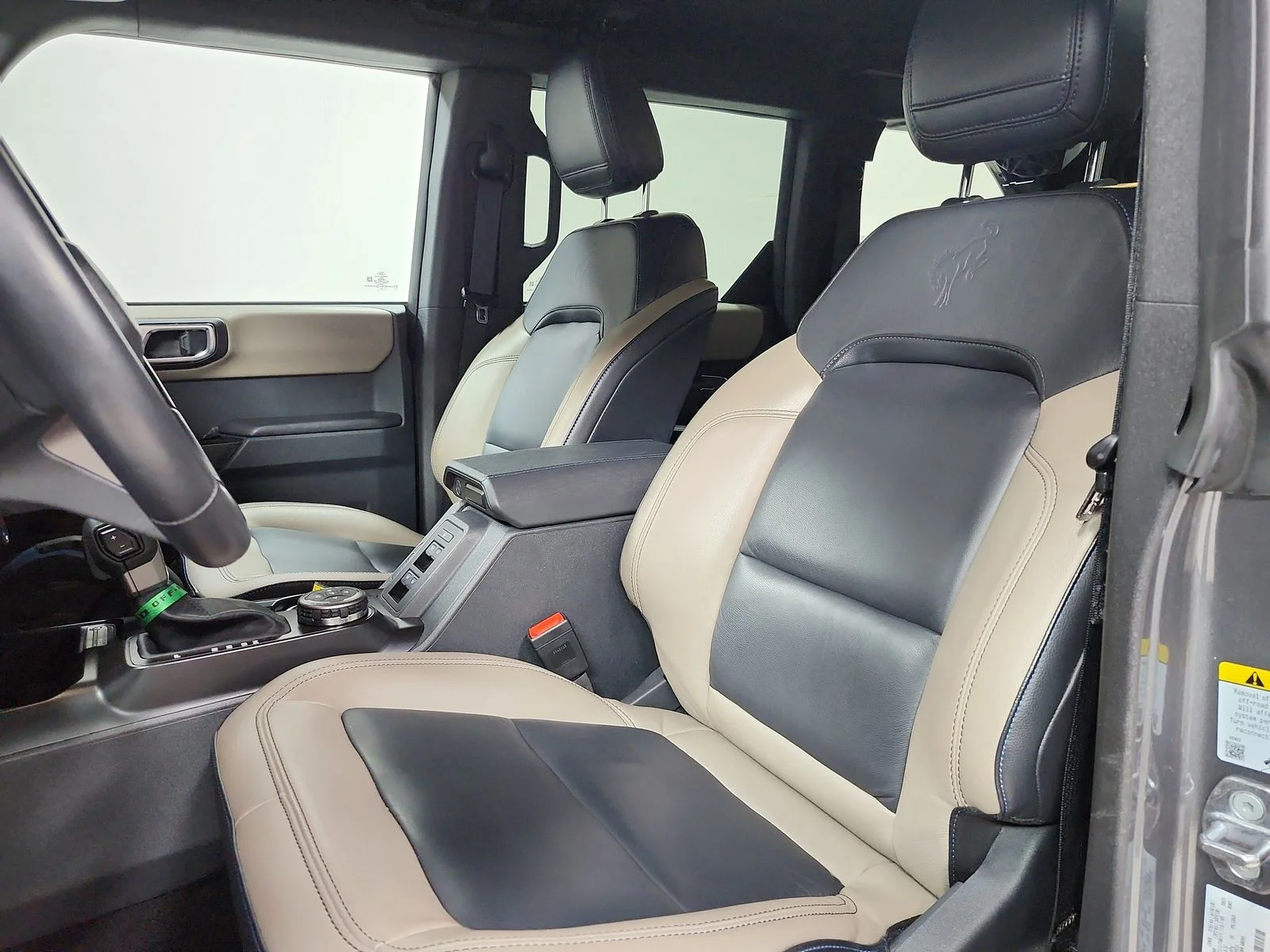 Used 2024 Gray Ford Wildtrak image 10
