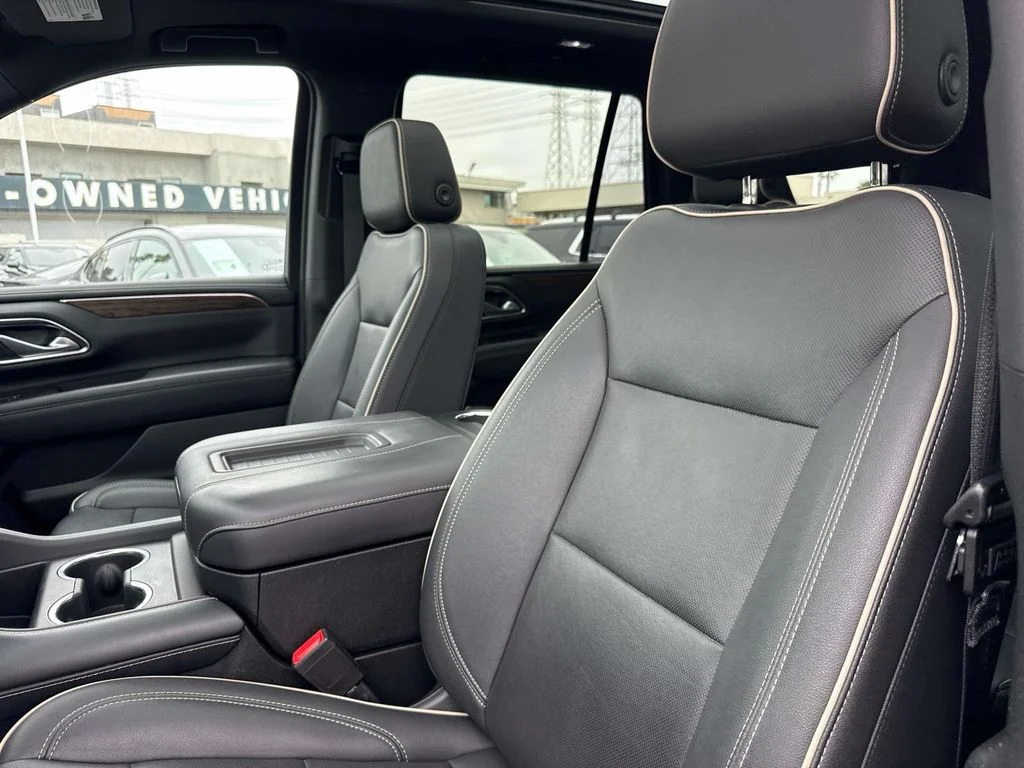 Used 2022 Iridescent Pearl Tricoat Chevrolet Premier image 34