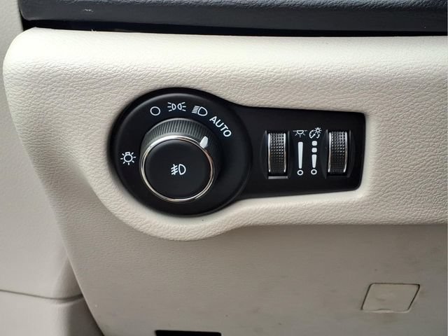 Used 2024 Black Chrysler Touring L image 15