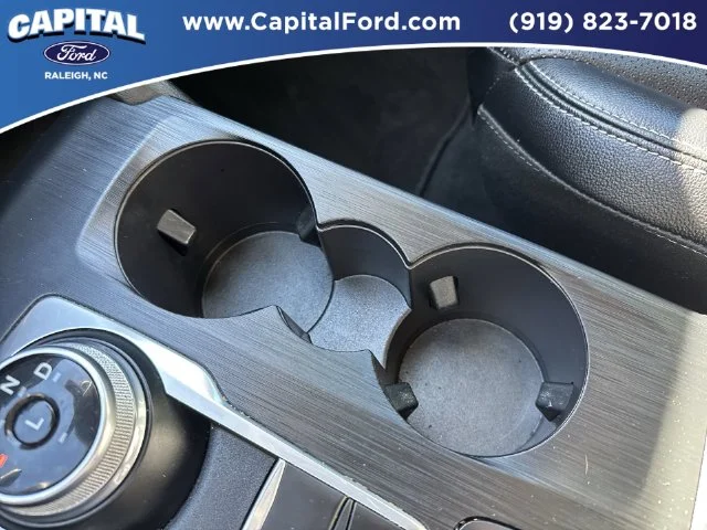 Used 2022 Red Ford SEL image 31