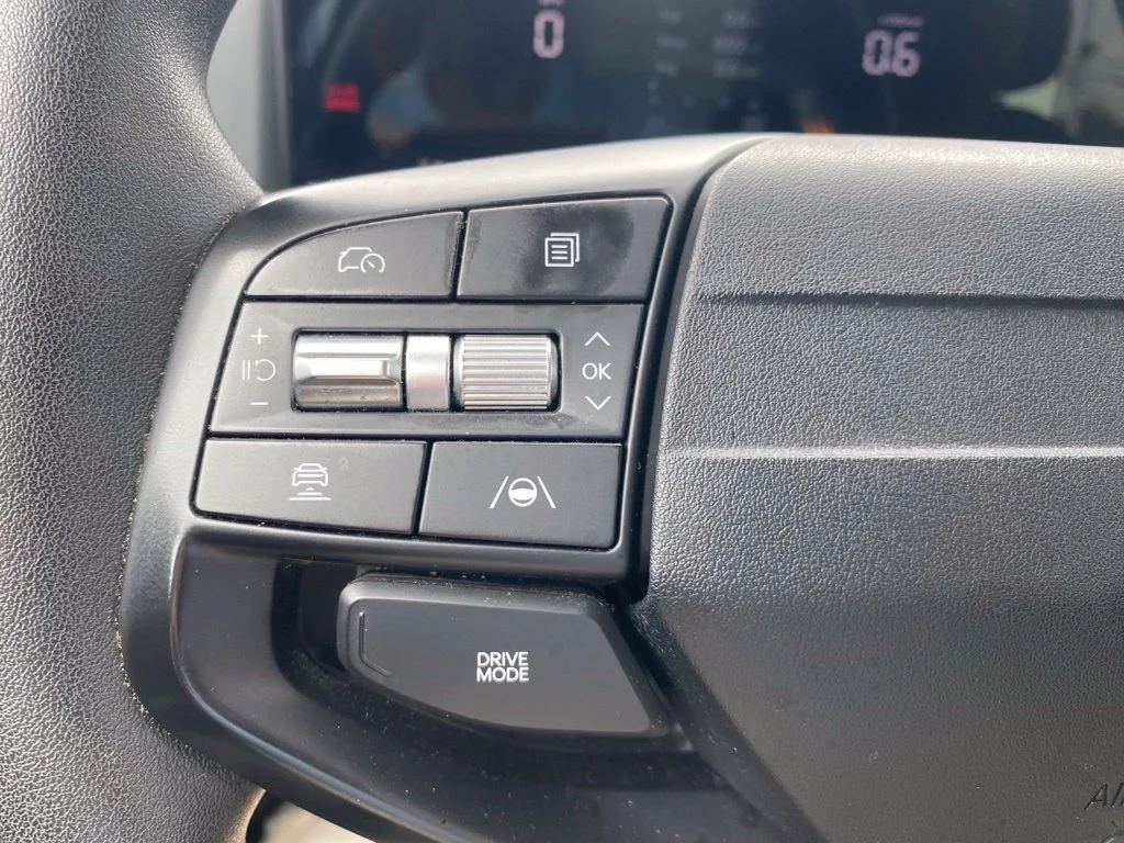 Used 2025  Kia LXS image 24