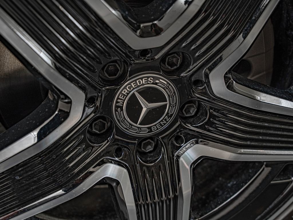 New 2026 Graphite Gray Metallic Mercedes-Benz GLC 300 image 11