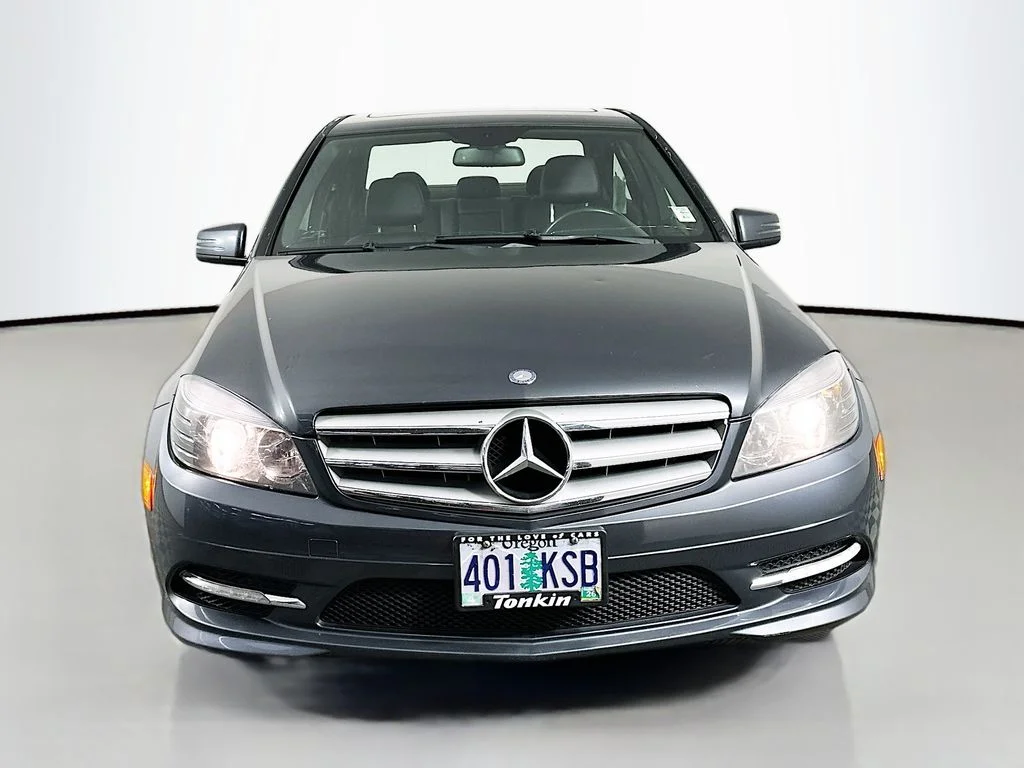 Used 2011  Mercedes-Benz C 300 image 3