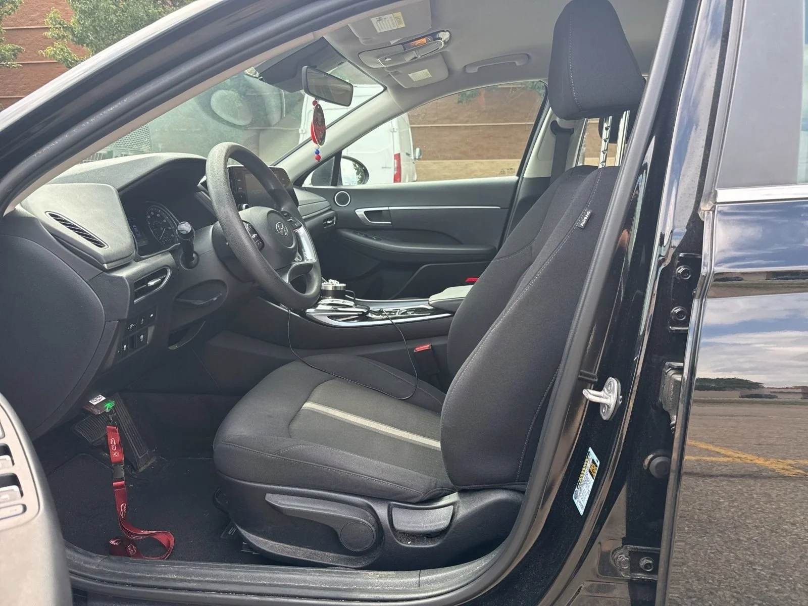 Used 2023 Onyx Black Hyundai SE image 4