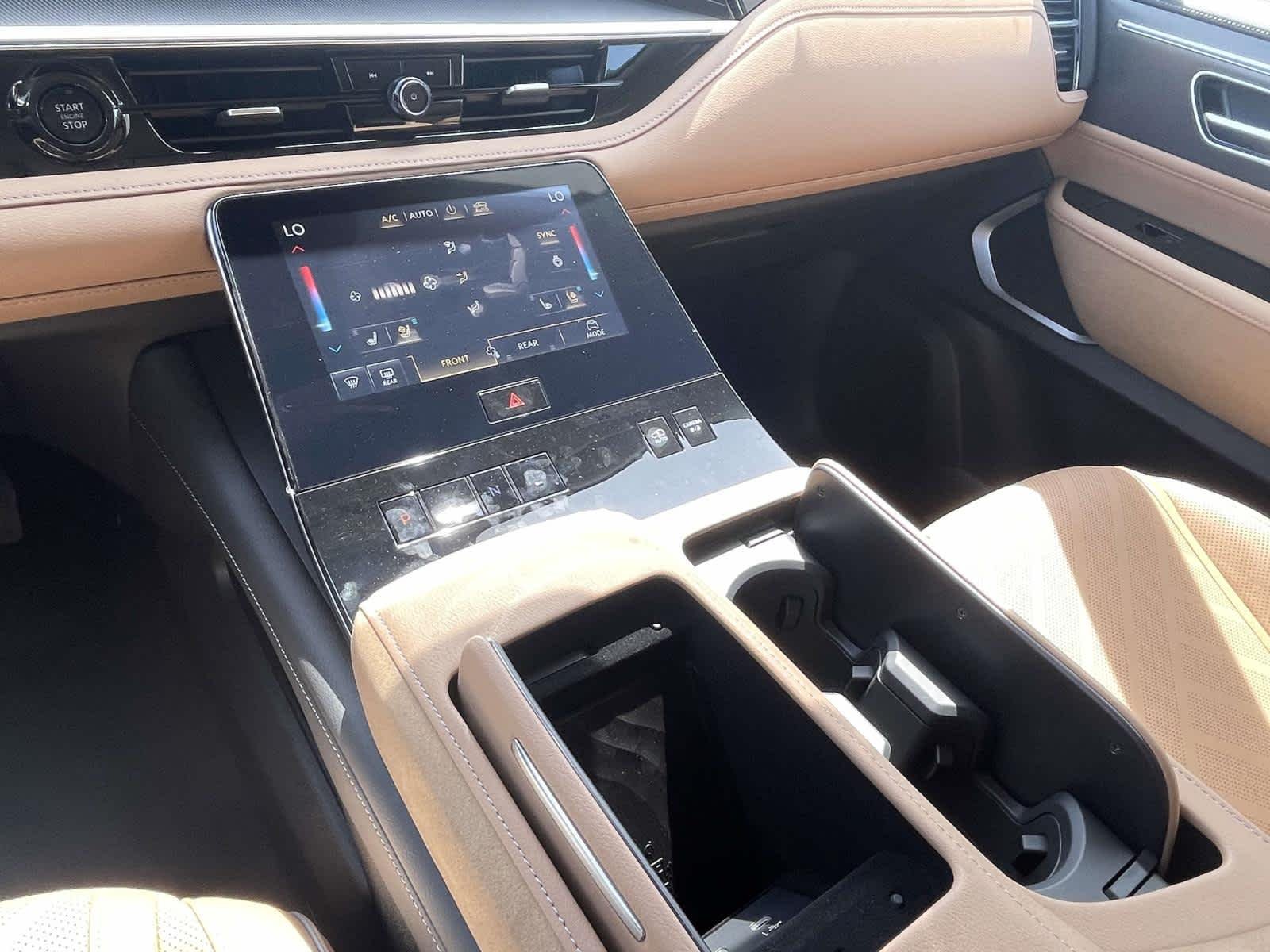 New 2026 Radiant White INFINITI LUXE image 28