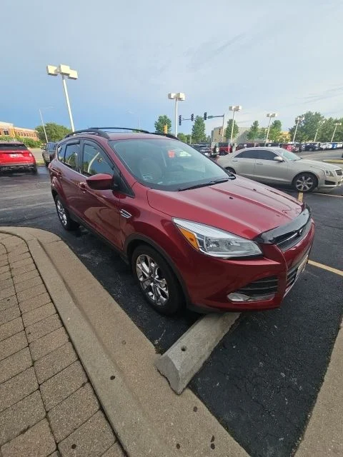 Used 2016 Ruby Red Metallic Ford SE image 2