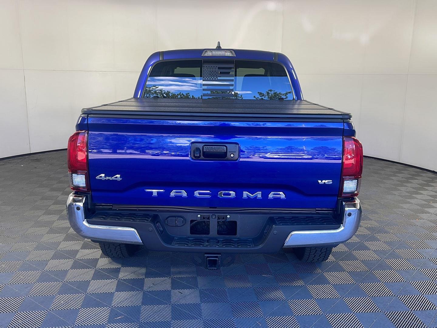 Used 2023 Blue Crush Metallic Toyota SR5 image 5