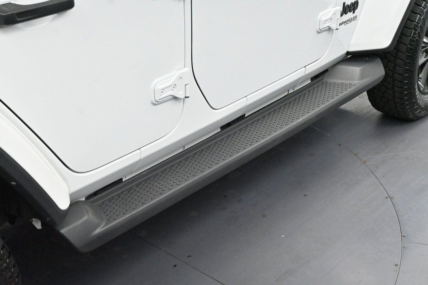 Used 2022 Bright White Clearcoat Jeep Unlimited Sahara Altitude image 9