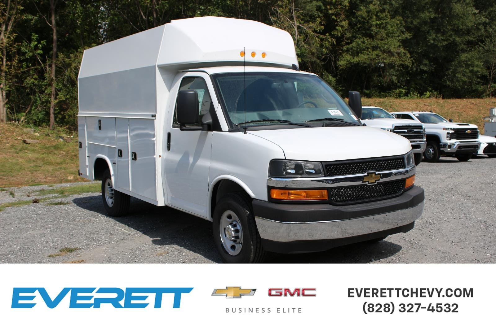 Summit White 2025 Chevrolet Express Chassis Van Rear-Wheel Drive Automatic