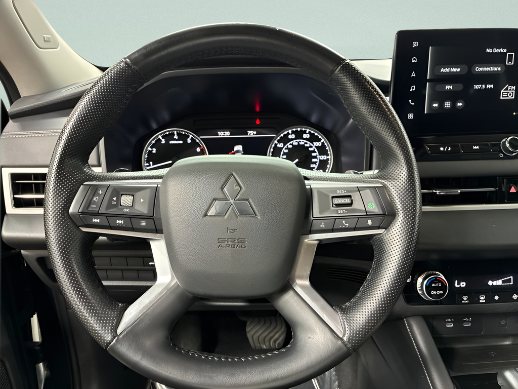 Used 2025  Mitsubishi SE image 6