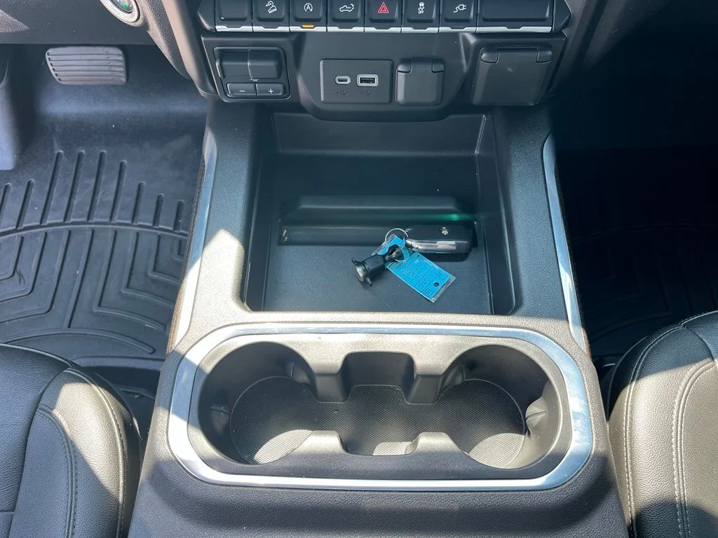 Used 2022 Black Chevrolet RST image 19