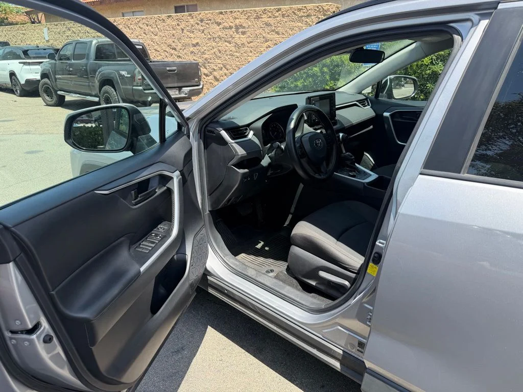 Used 2022 Silver Toyota LE image 18