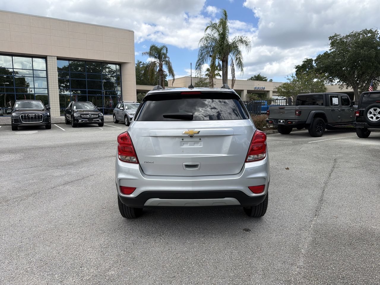 Used 2022 Silver Ice Metallic Chevrolet LT image 4