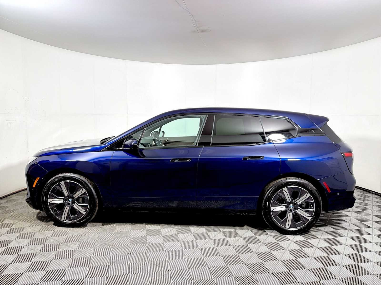 Used 2026 Tanzanite Blue II Metallic BMW xDrive60 image 4