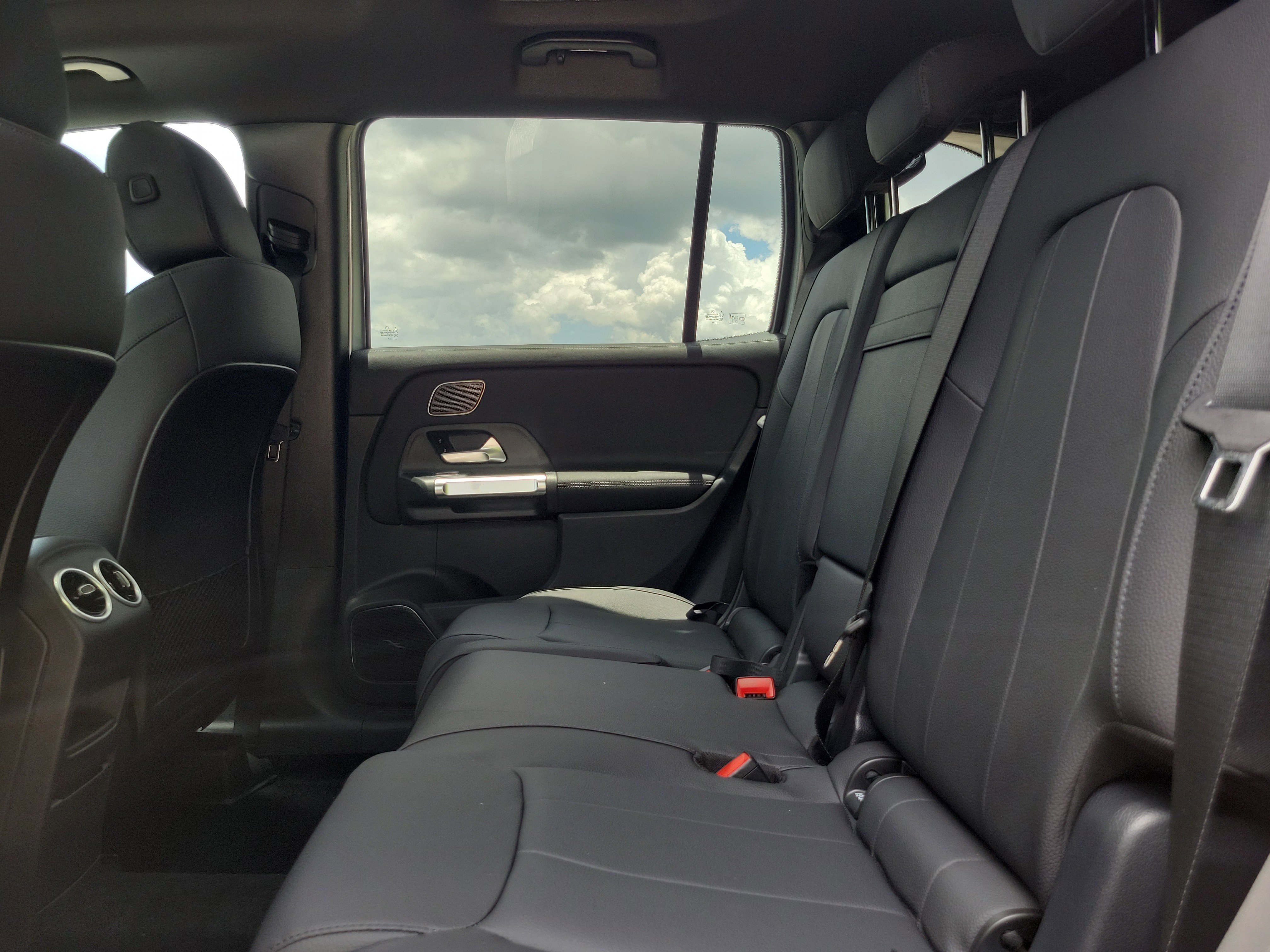 New 2026 Cirrus Silver Metallic Mercedes-Benz GLB 250 image 43