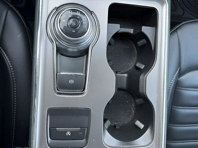 Used 2022 Black Ford SEL image 26