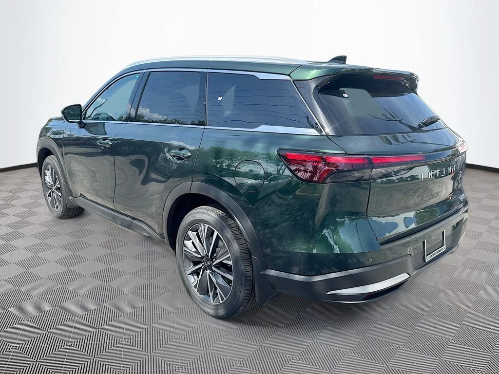 New 2027 DEEP EMERALD INFINITI Luxe FWD image 7