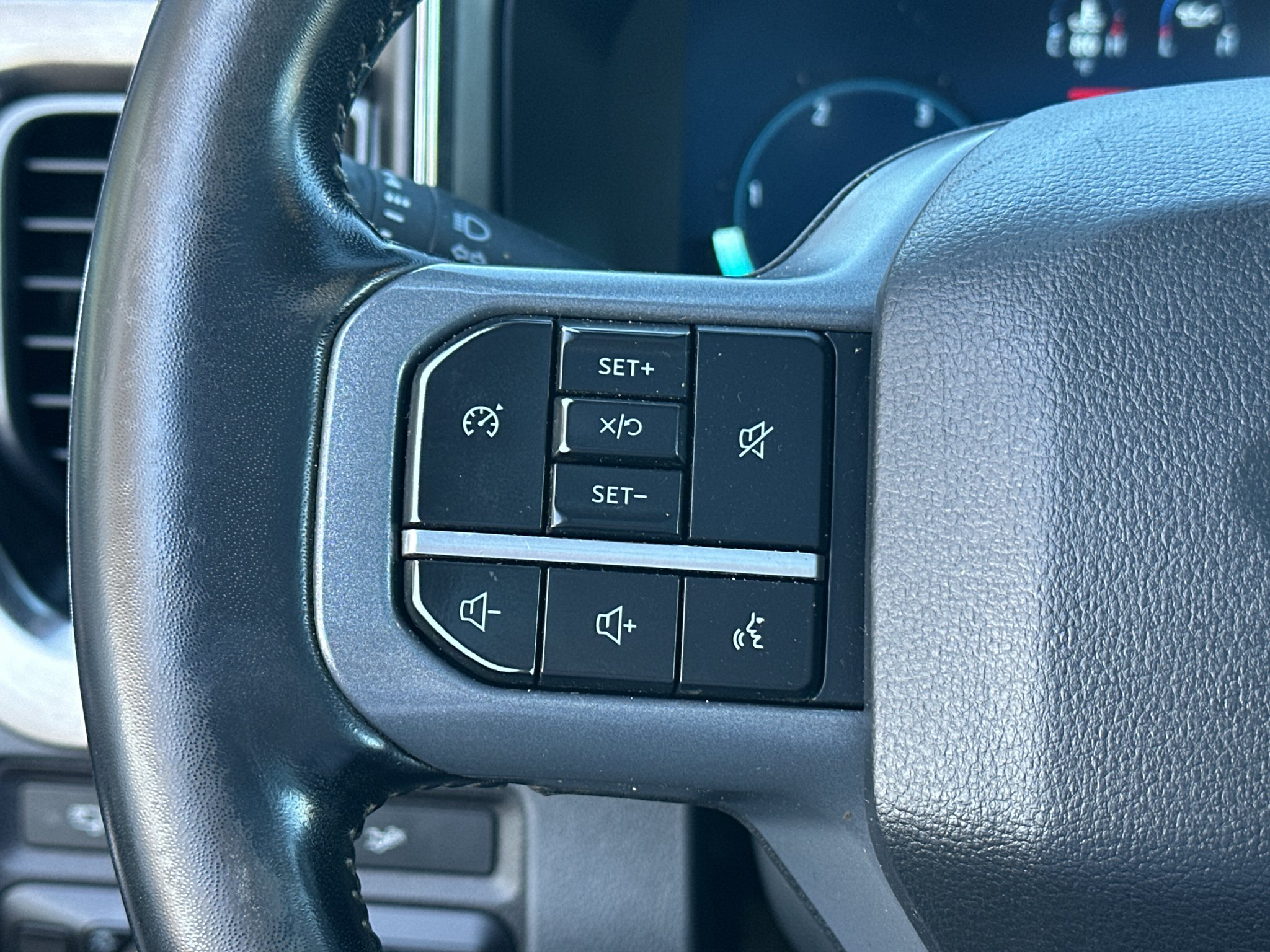 Used 2024 Glacier Gray Ford LARIAT image 20