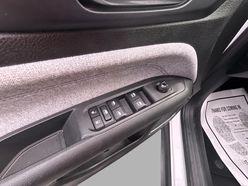 Used 2024 White Jeep Latitude image 16