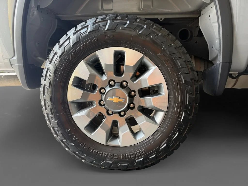 Used 2025 Slate Gray Metallic Chevrolet Custom image 10