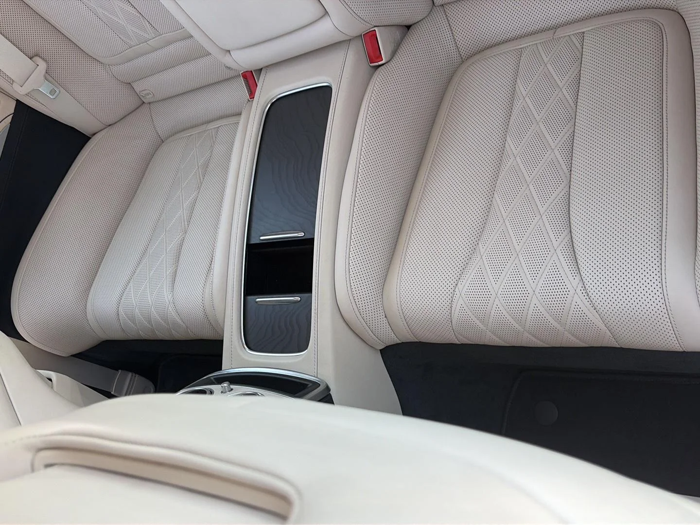 Used 2018 designo Diamond White Metallic Mercedes-Benz S 560 image 37
