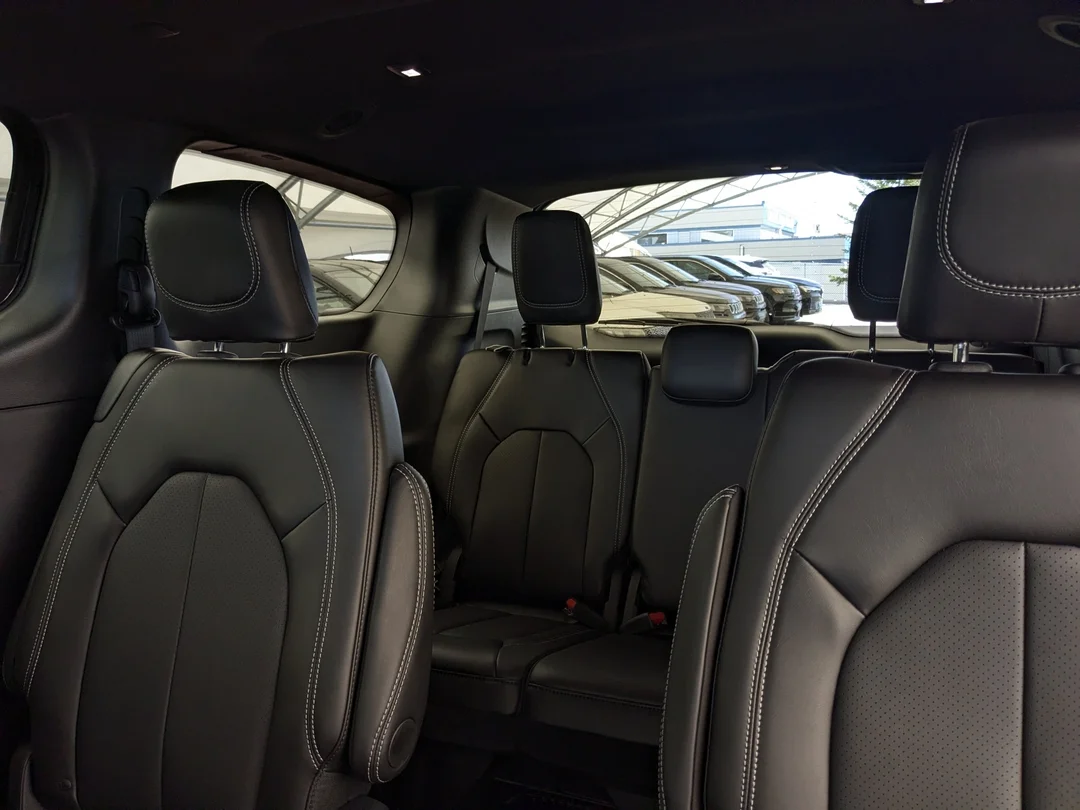 New 2026 Black Chrysler Select - - AWD - Full Sunroof - S Appearance - 360 Camera - Remote Start & More! image 27