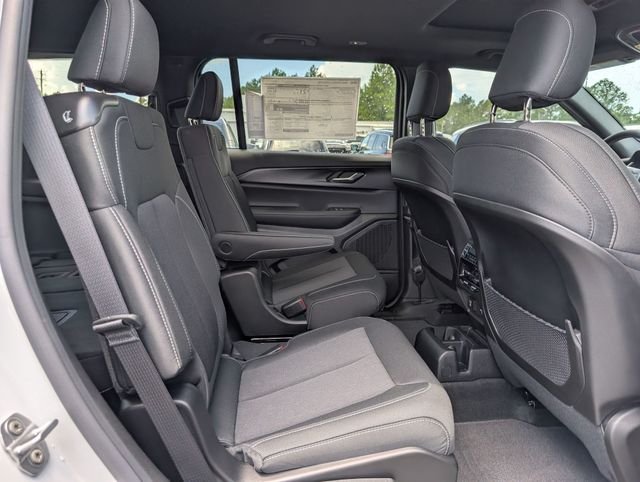 New 2026 Bright White Clear-Coat Exterior Paint Jeep Laredo X image 30