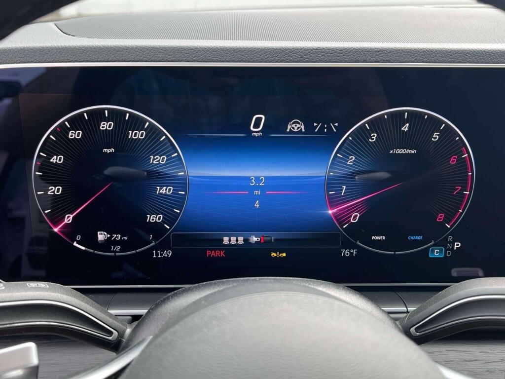 New 2026 MANUFAKTUR Moonlight White Metallic Mercedes-Benz GLE 450 image 3