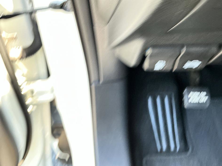 Used 2019 Pearl White Tricoat Nissan SL image 14