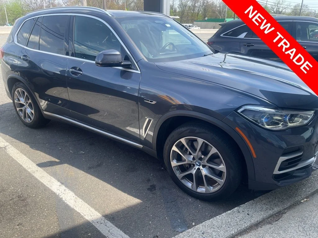 2022 BMW X5 xDrive45e's photo