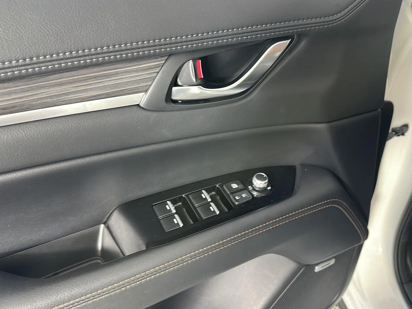 Used 2021 Snowflake White Pearl Mazda Grand Touring image 19