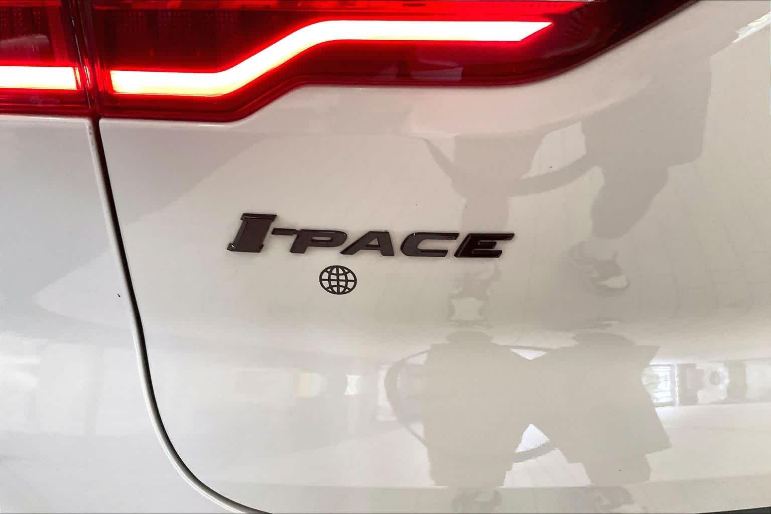 Used 2022 Yulong White Metallic Jaguar HSE image 31