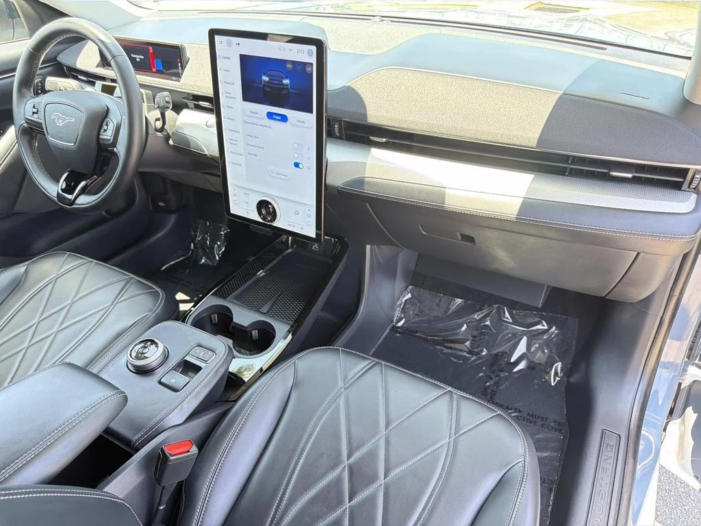 Used 2023 Vapor Blue Metallic Ford Select image 33