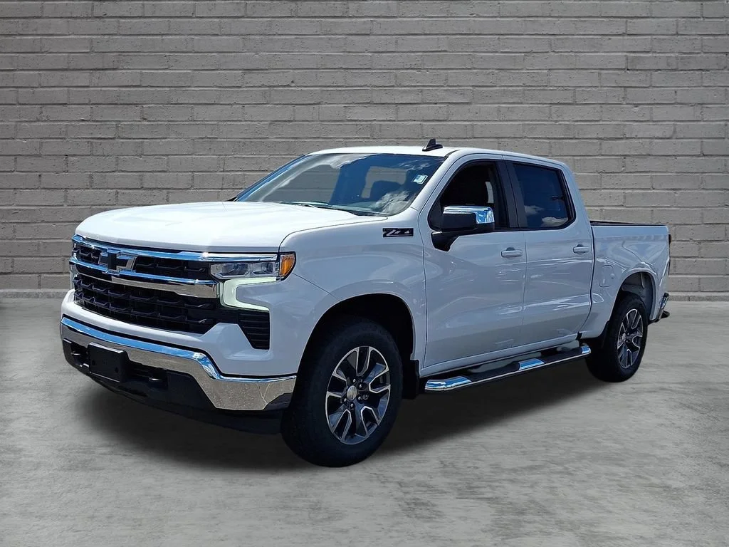 New 2026 Summit White Chevrolet LT image 4