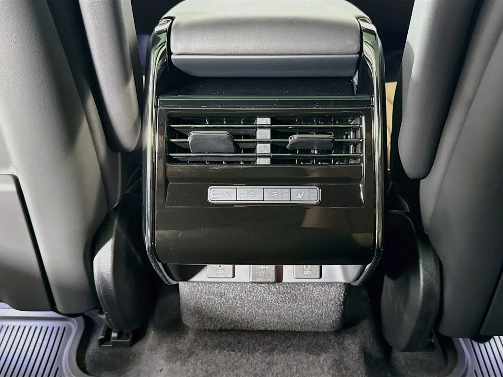 New 2026  Land Rover Dynamic SE image 27