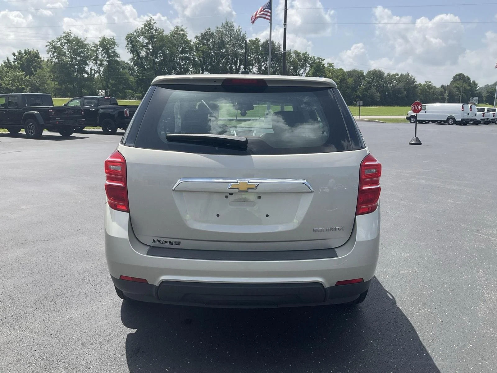 Used 2016 Champagne Silver Metallic Chevrolet LS image 7