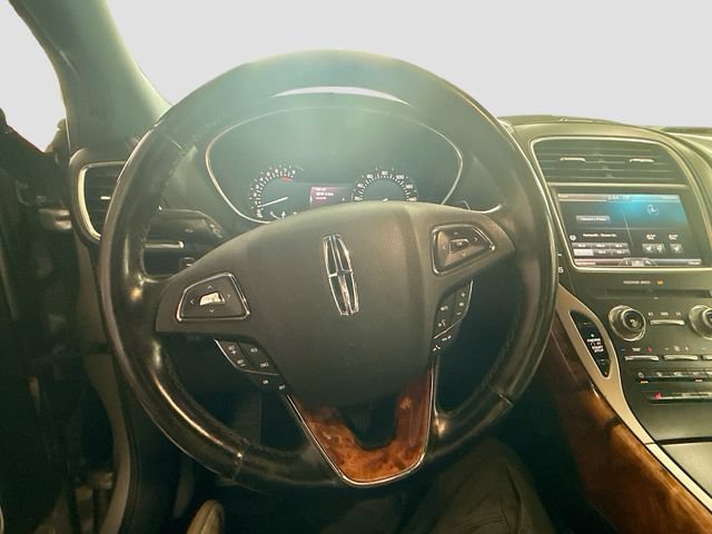 Used 2016 Tan Lincoln Select image 12