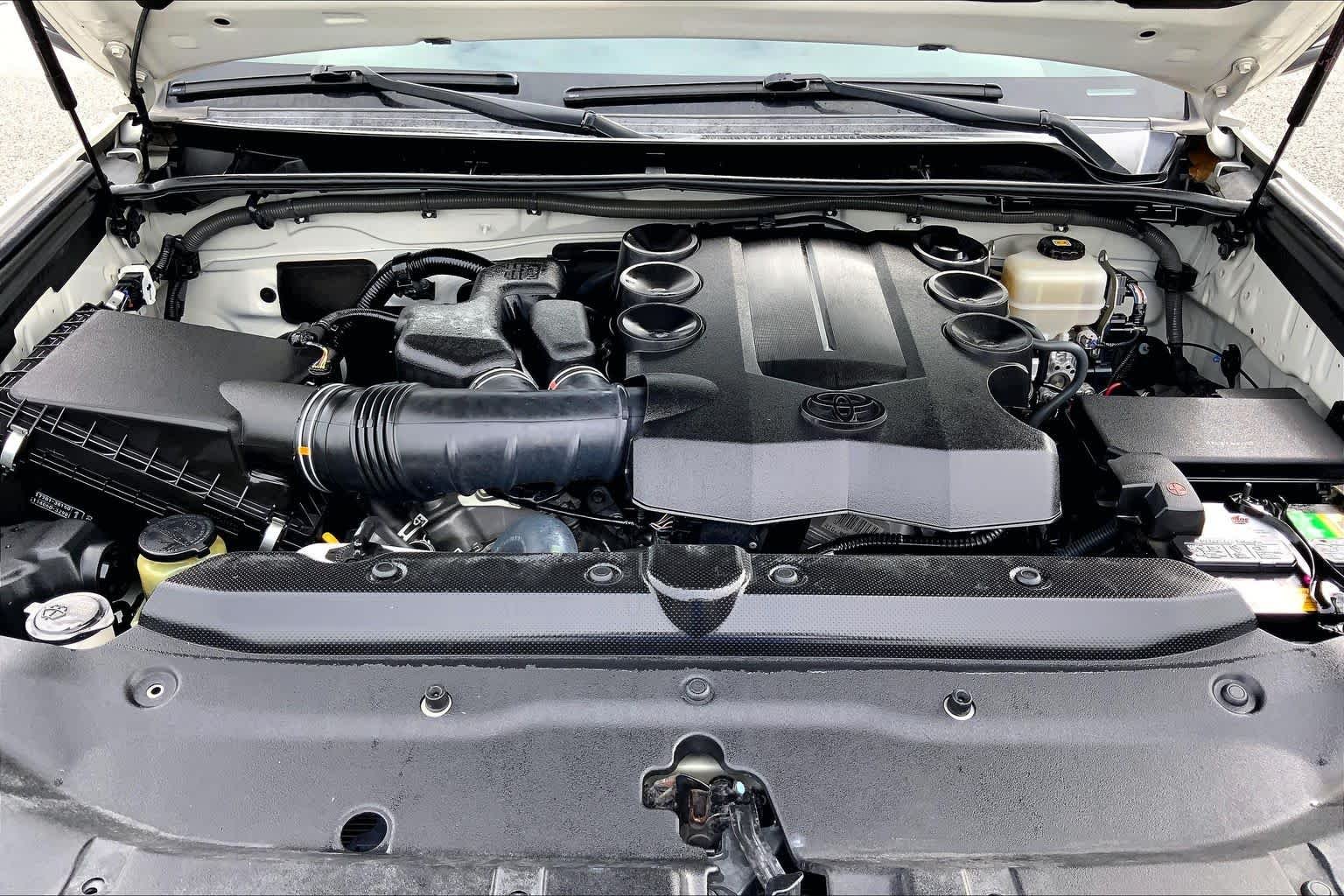 Used 2018 Blizzard Pearl Toyota Limited image 31