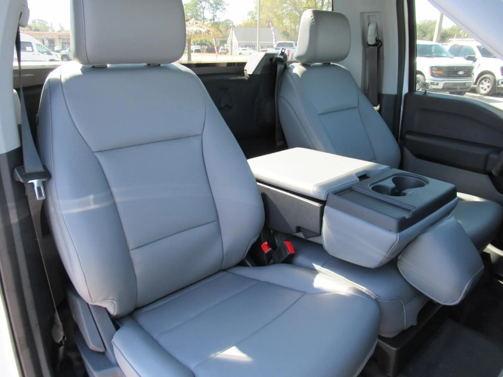 New 2024 Oxford White Ford F-250® XL image 11