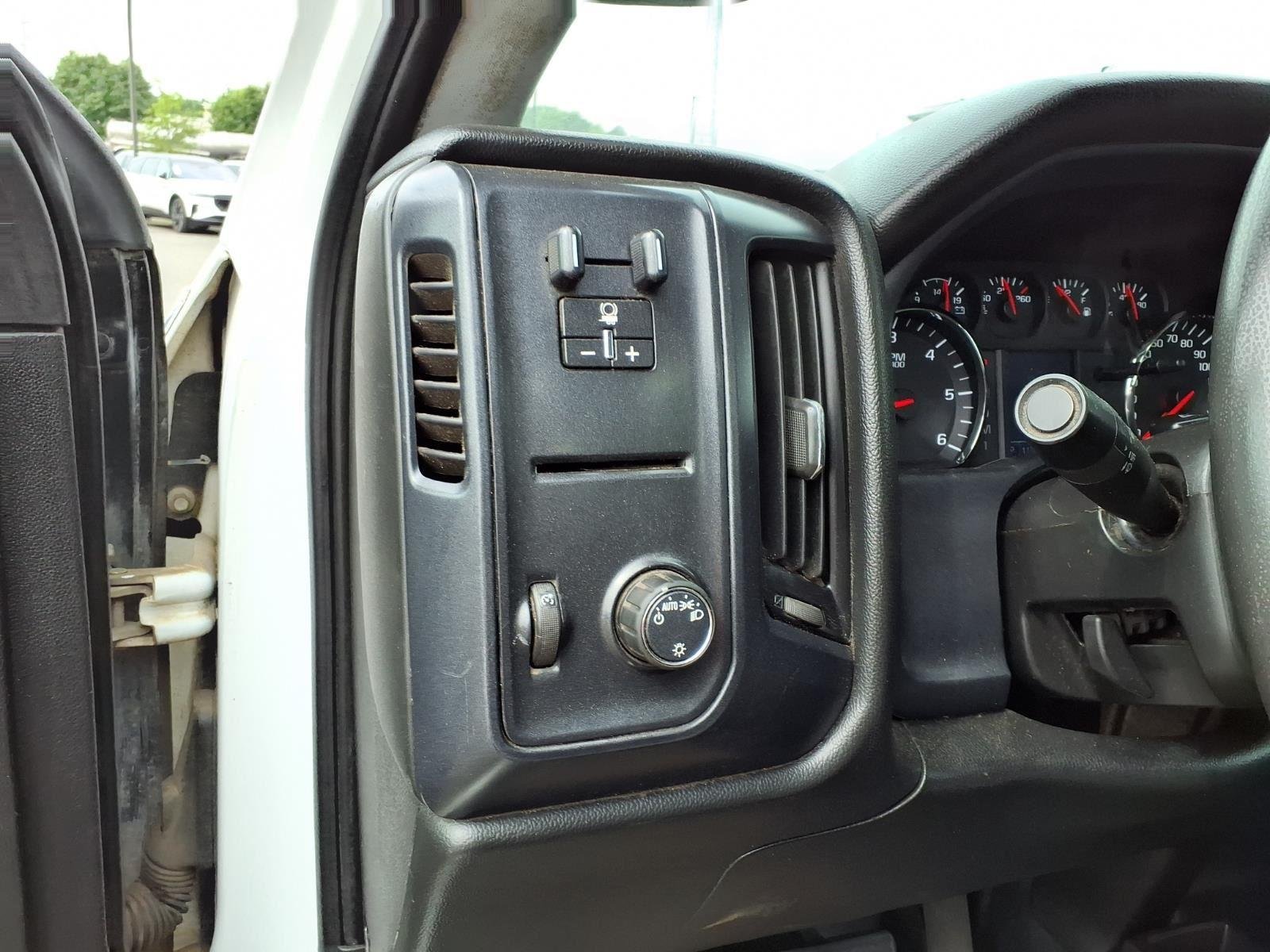 Used 2017 Summit White GMC  image 7