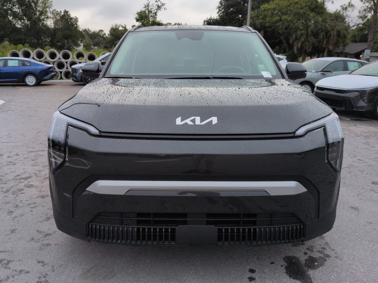 New 2027 Interstellar Gray Kia Wind image 9