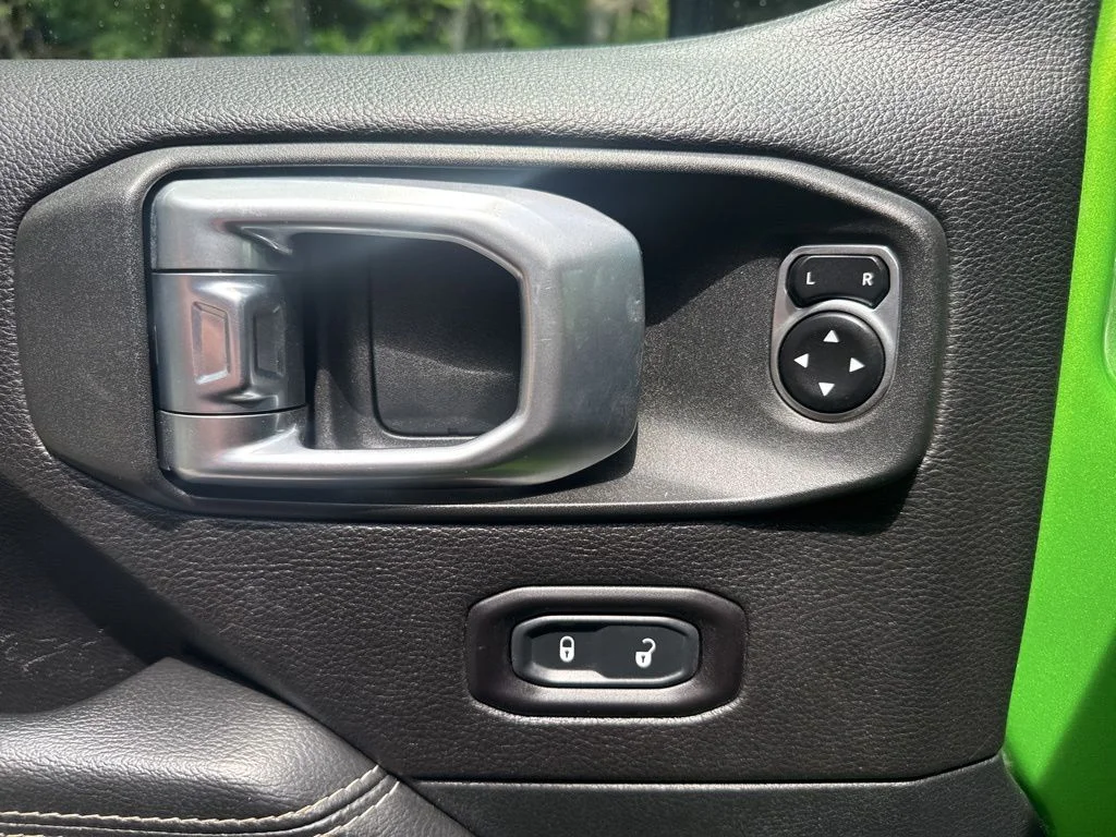Used 2020 Green Jeep Unlimited Sahara image 16